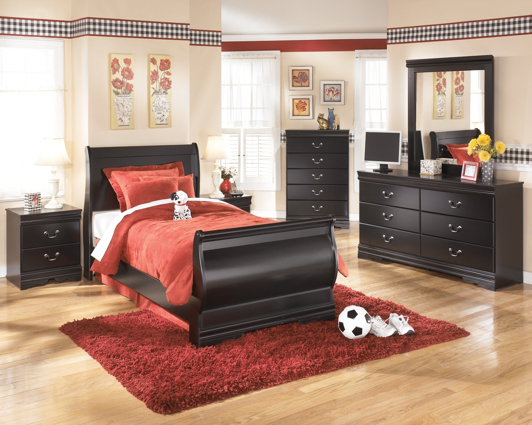 Huey Vineyard Five Drawer Chest - Discount Furniture Connection