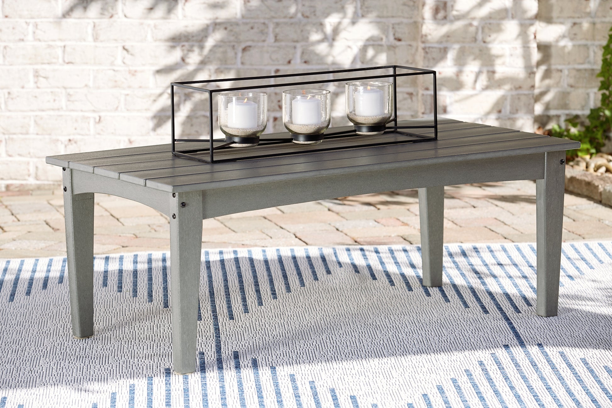 Visola Rectangular Cocktail Table - Discount Furniture Connection