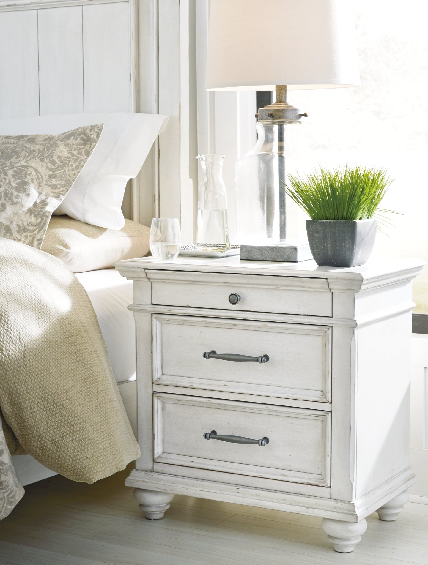 Kanwyn Three Drawer Night Stand - Discount Furniture Connection