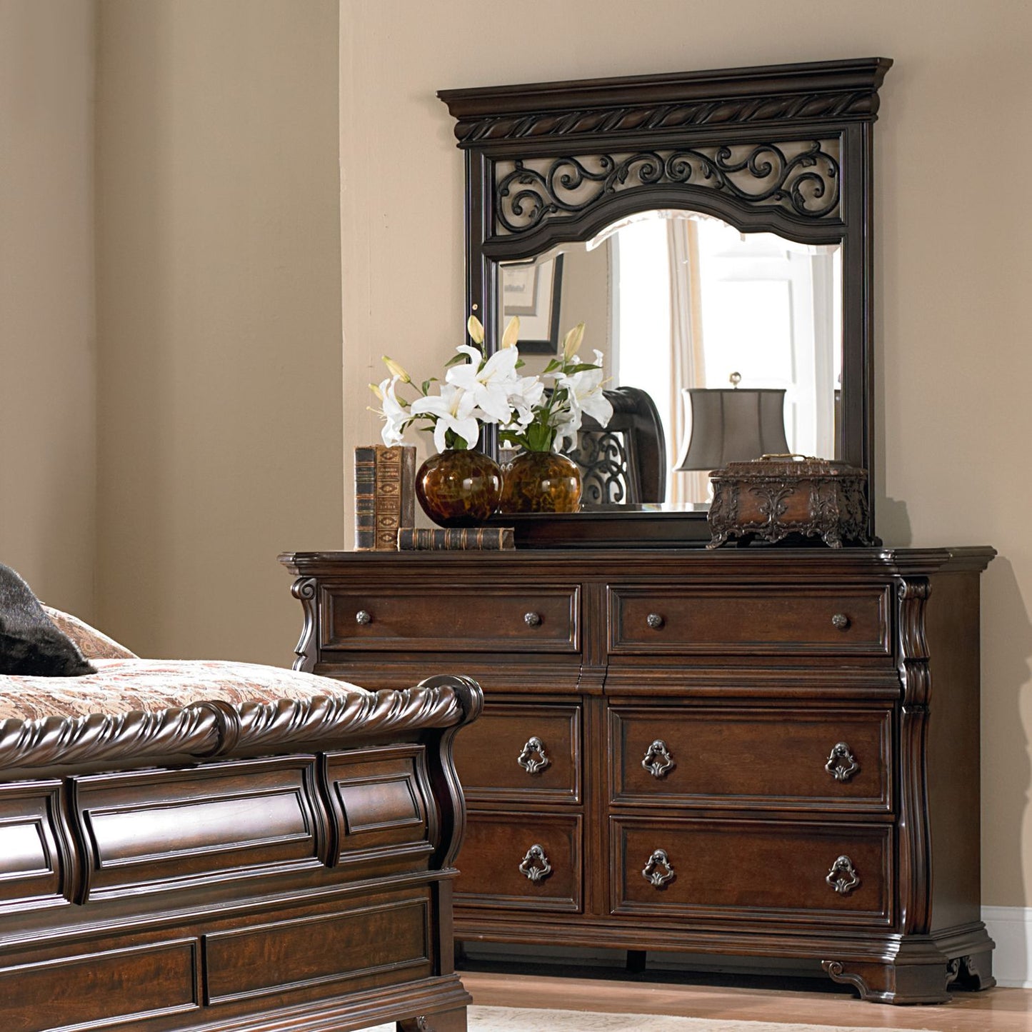 King California Sleigh Bed, Dresser & Mirror, Chest