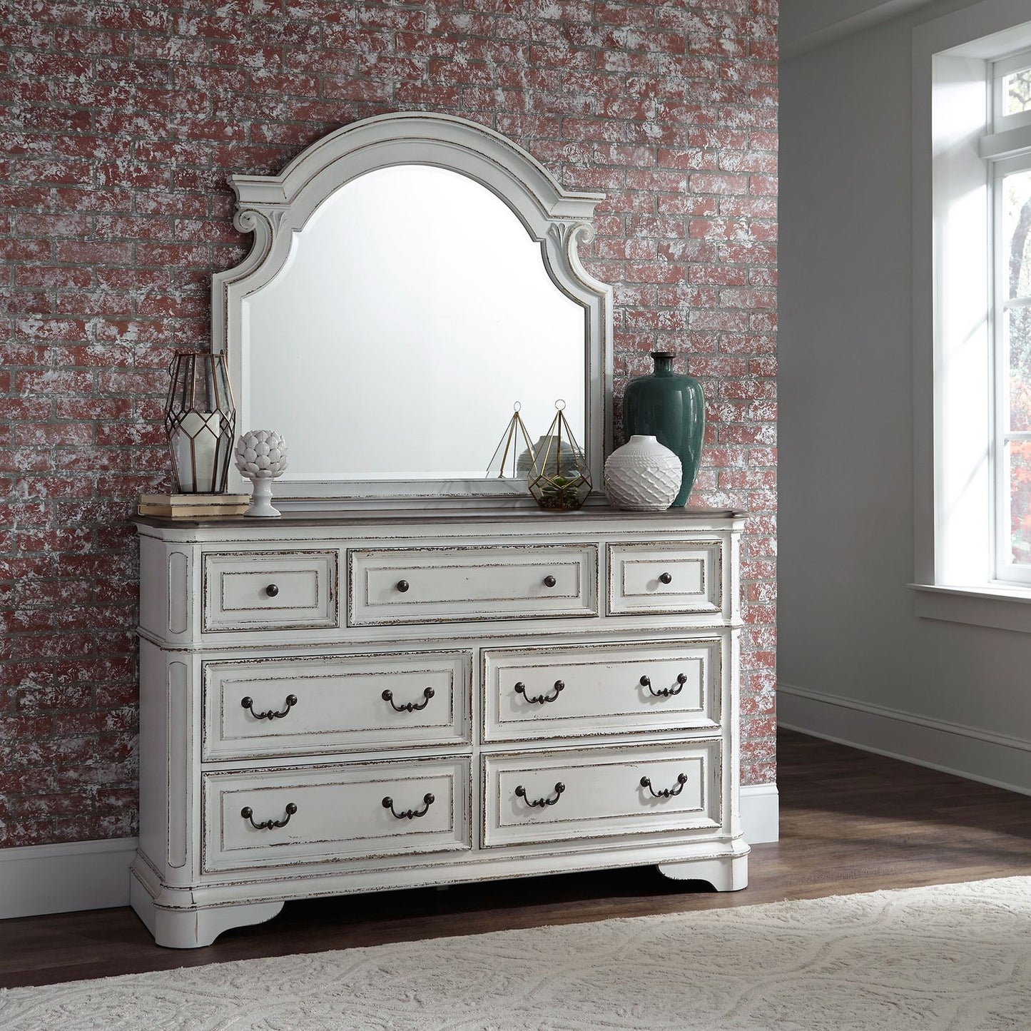 Queen Uph Sleigh Bed, Dresser & Mirror, Night Stand