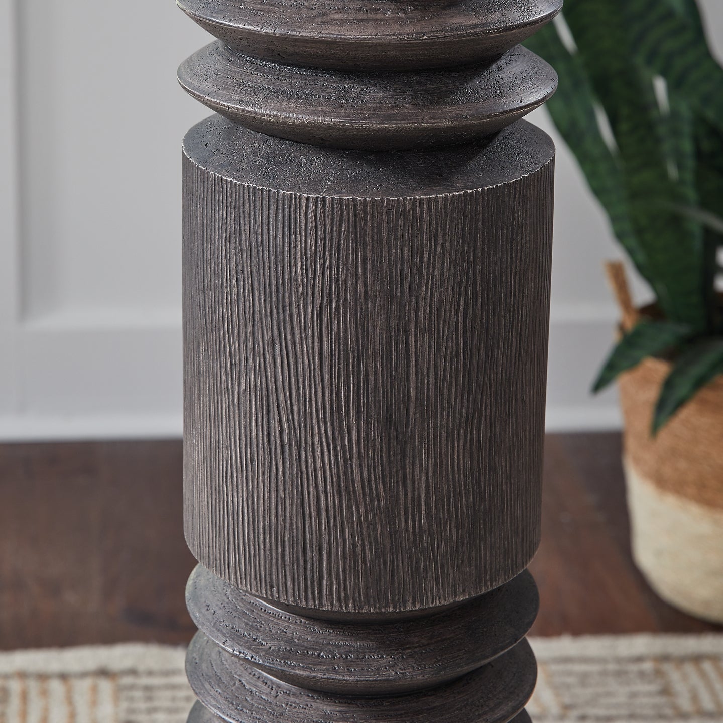 Fainwell Poly Floor Lamp (1/CN)