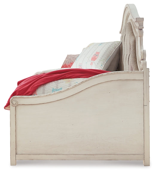 Realyn Twin Day Bed with 1 Large Storage Drawer - Discount Furniture Connection