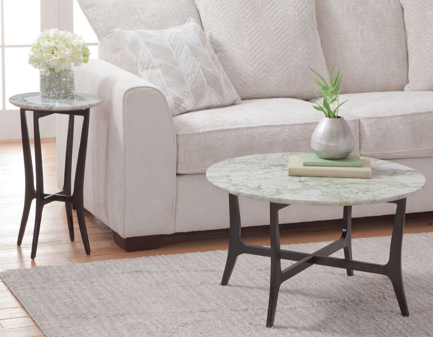 Hoxley 30″ Round Green Onyx Coffee Table