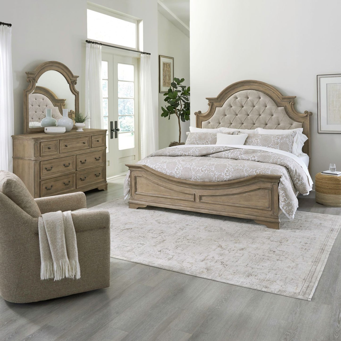 Queen Uph Bed, Dresser & Mirror