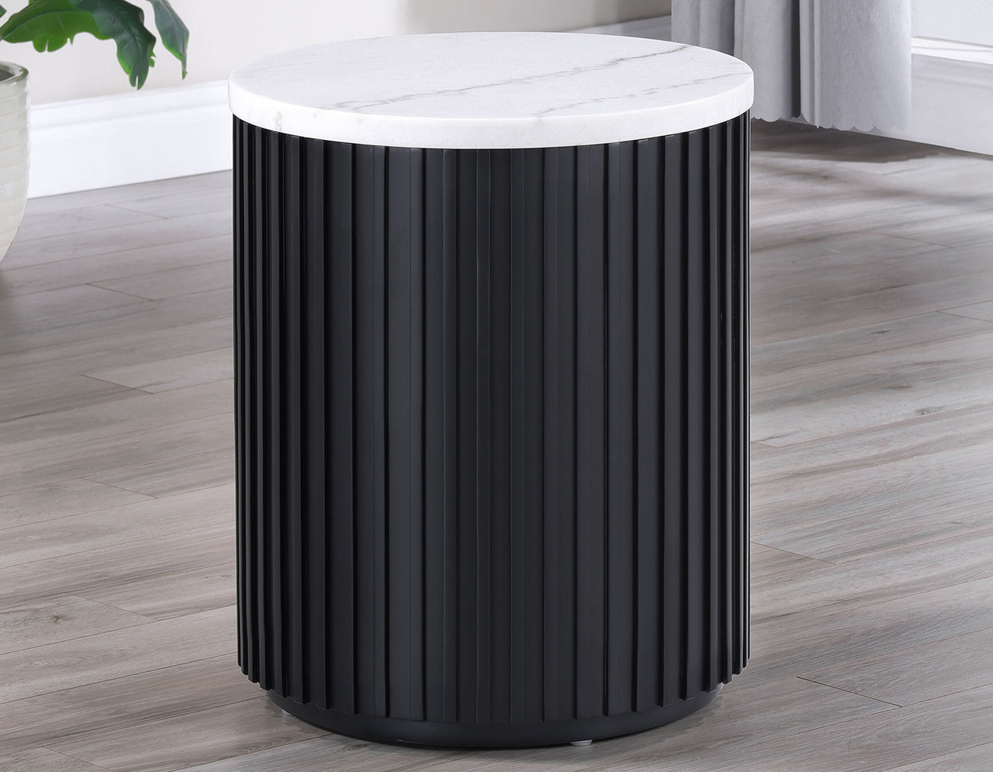Colvin Marble, Black

Cocktail Table, Castered
End Table