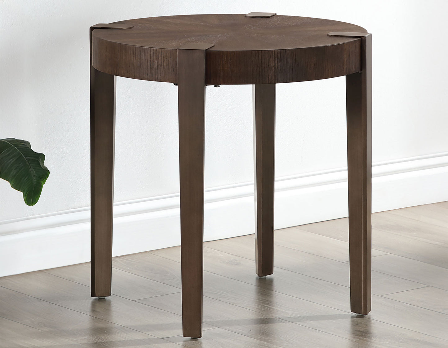 Gracie, Brown

Cocktail Table
End Table