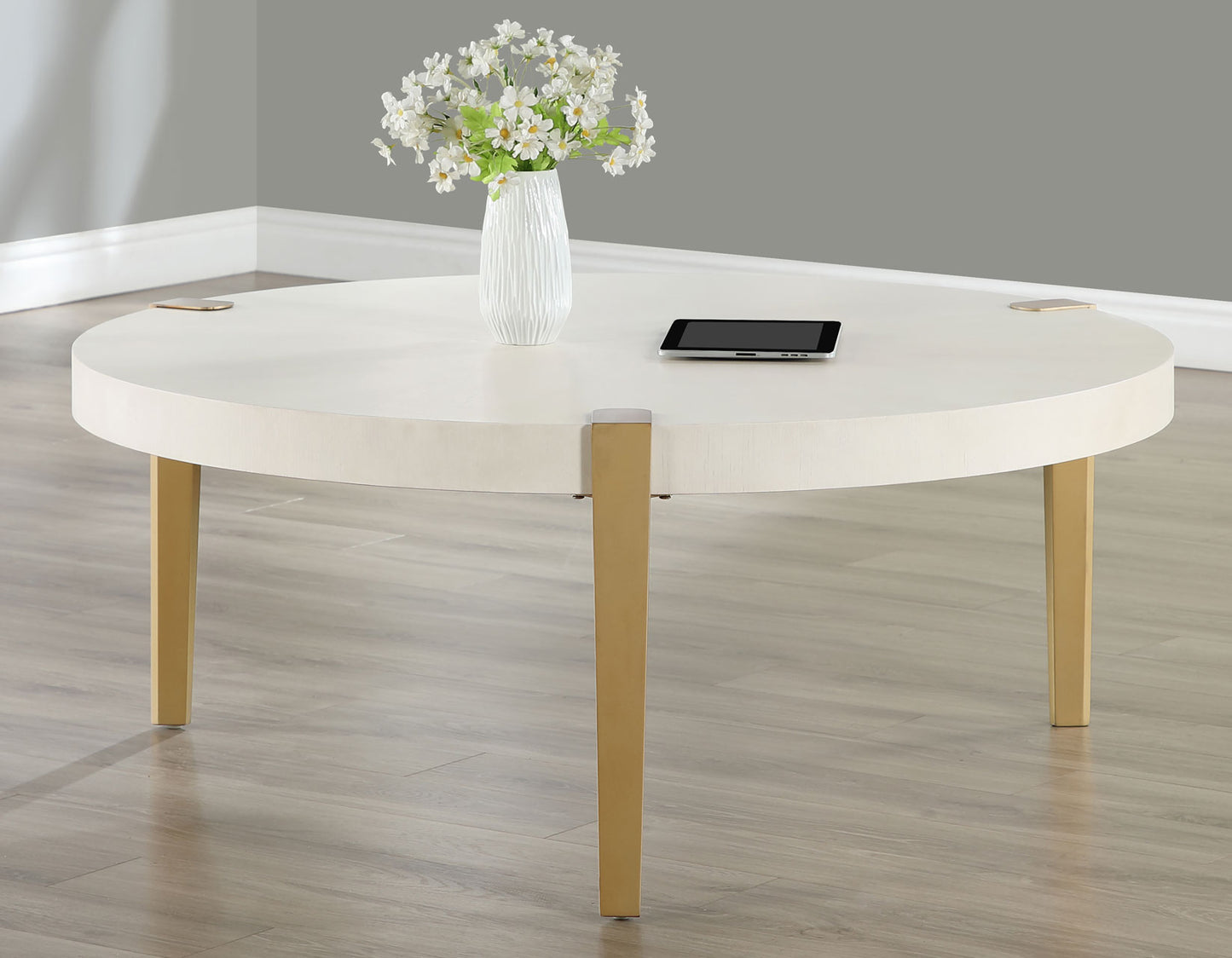Gracie, White

Cocktail Table
End Table
