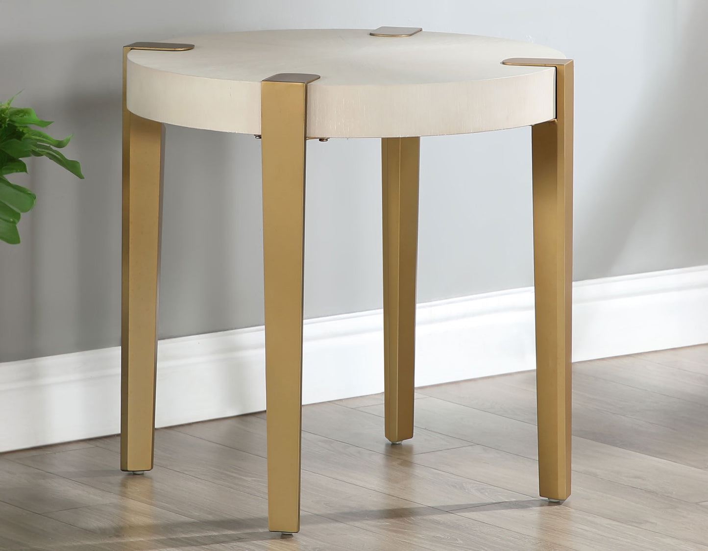 Gracie, White

Cocktail Table
End Table