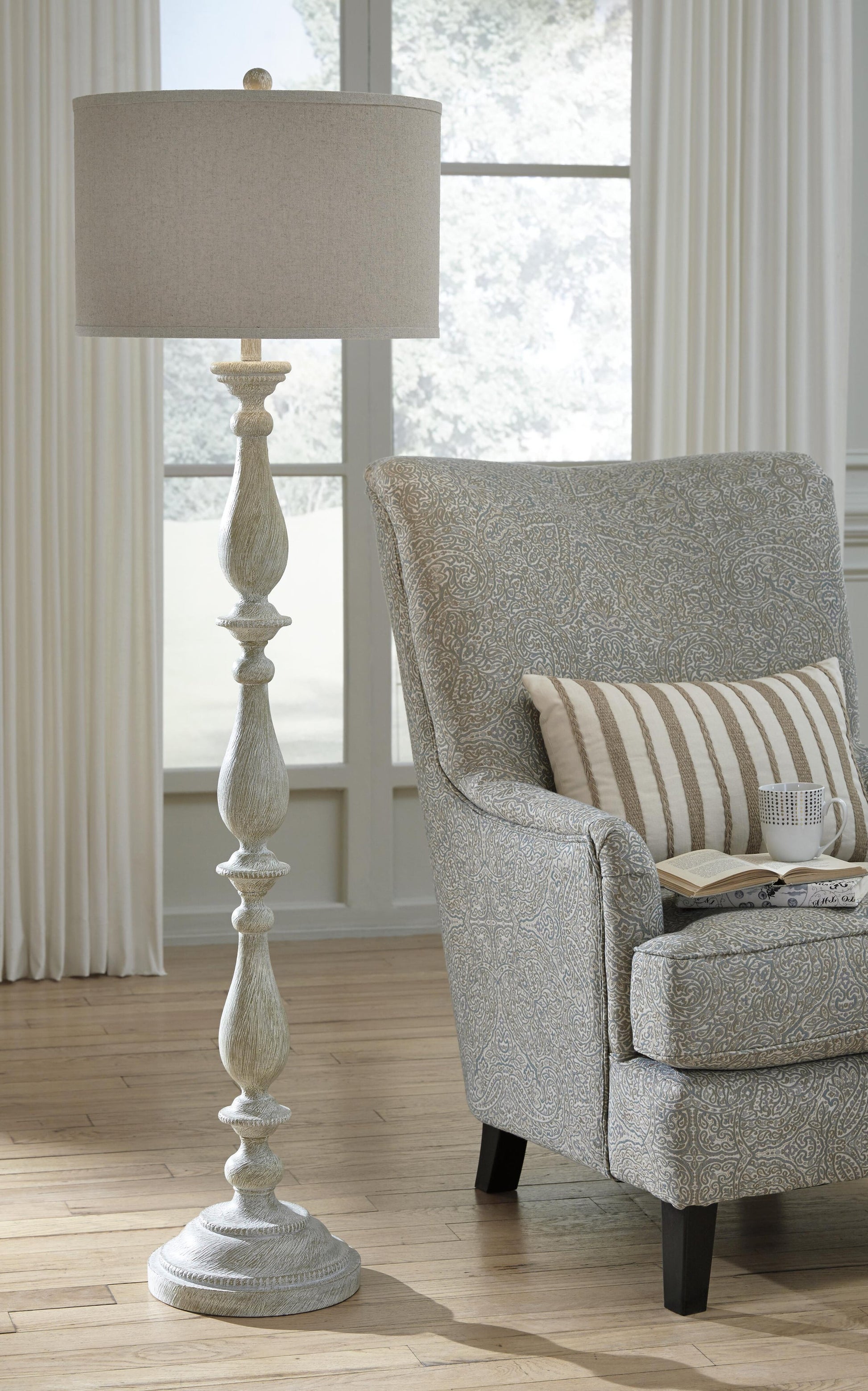 Bernadate Poly Floor Lamp (1/CN) - Discount Furniture Connection
