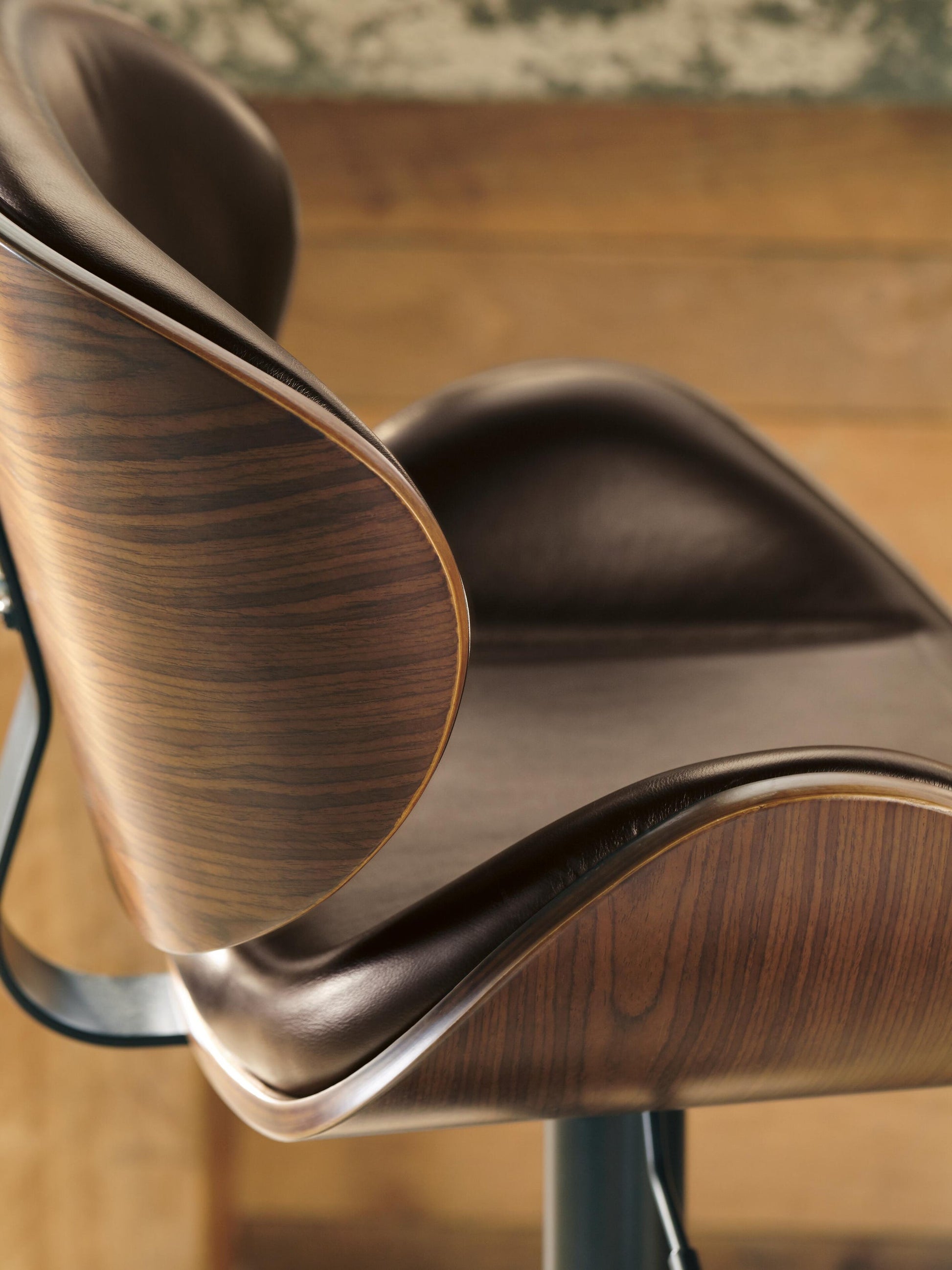 Bellatier Tall UPH Swivel Barstool(1/CN) - Discount Furniture Connection
