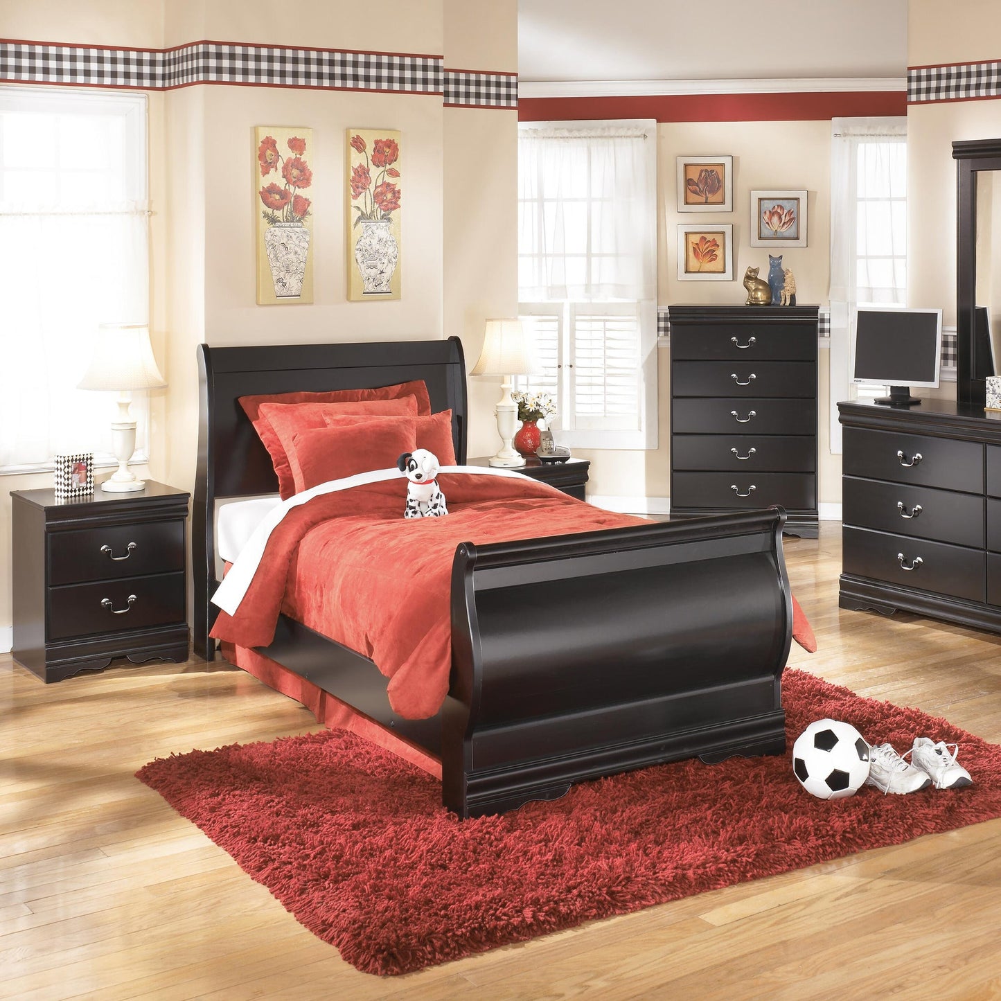 Huey Vineyard Five Drawer Chest - Discount Furniture Connection