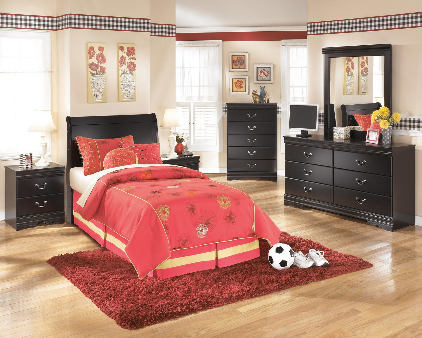 Huey Vineyard Five Drawer Chest - Discount Furniture Connection