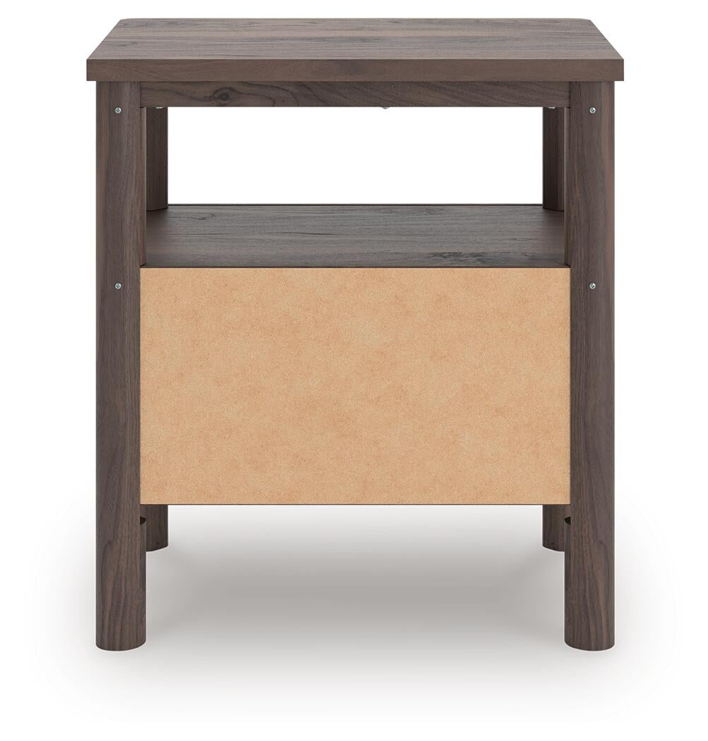 Pamytta King Panel Platform Bed, Dresser, Mirror and Nightstand