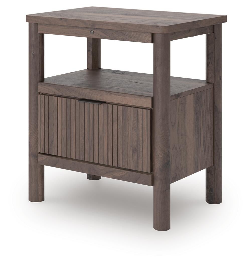 Pamytta King Panel Platform Bed, Dresser, Mirror and Nightstand