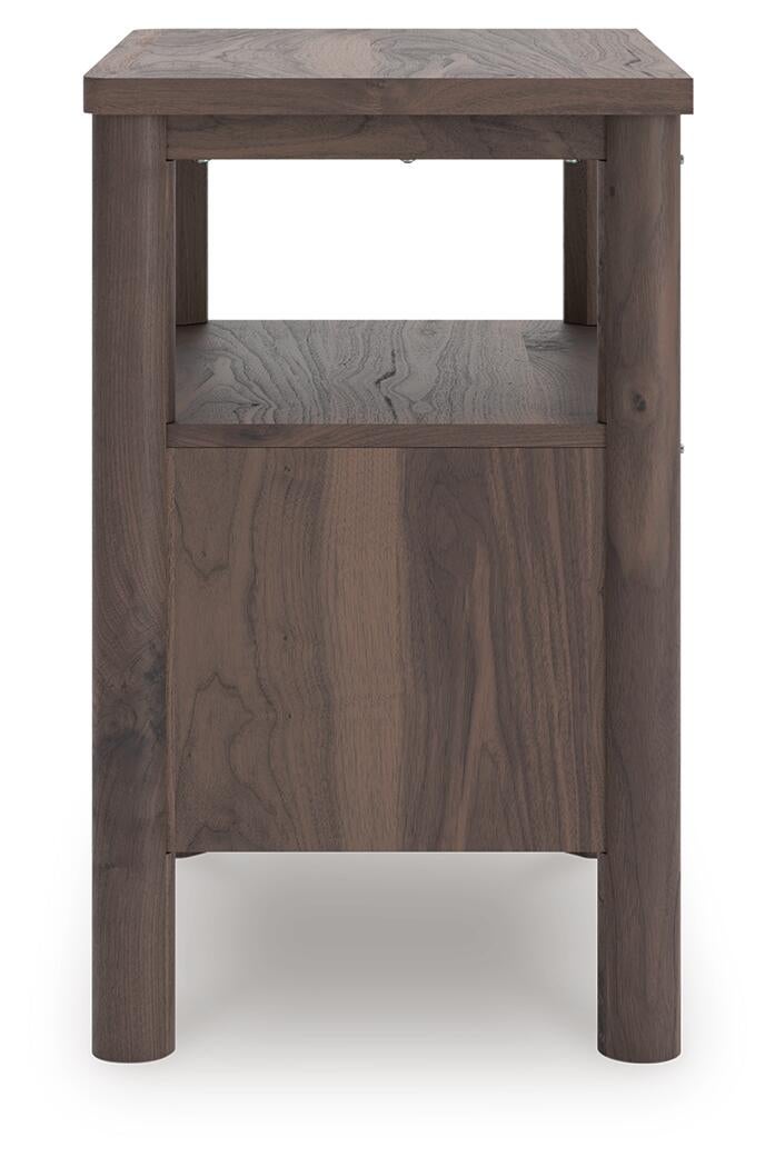 Pamytta King Panel Platform Bed, Dresser, Mirror and Nightstand
