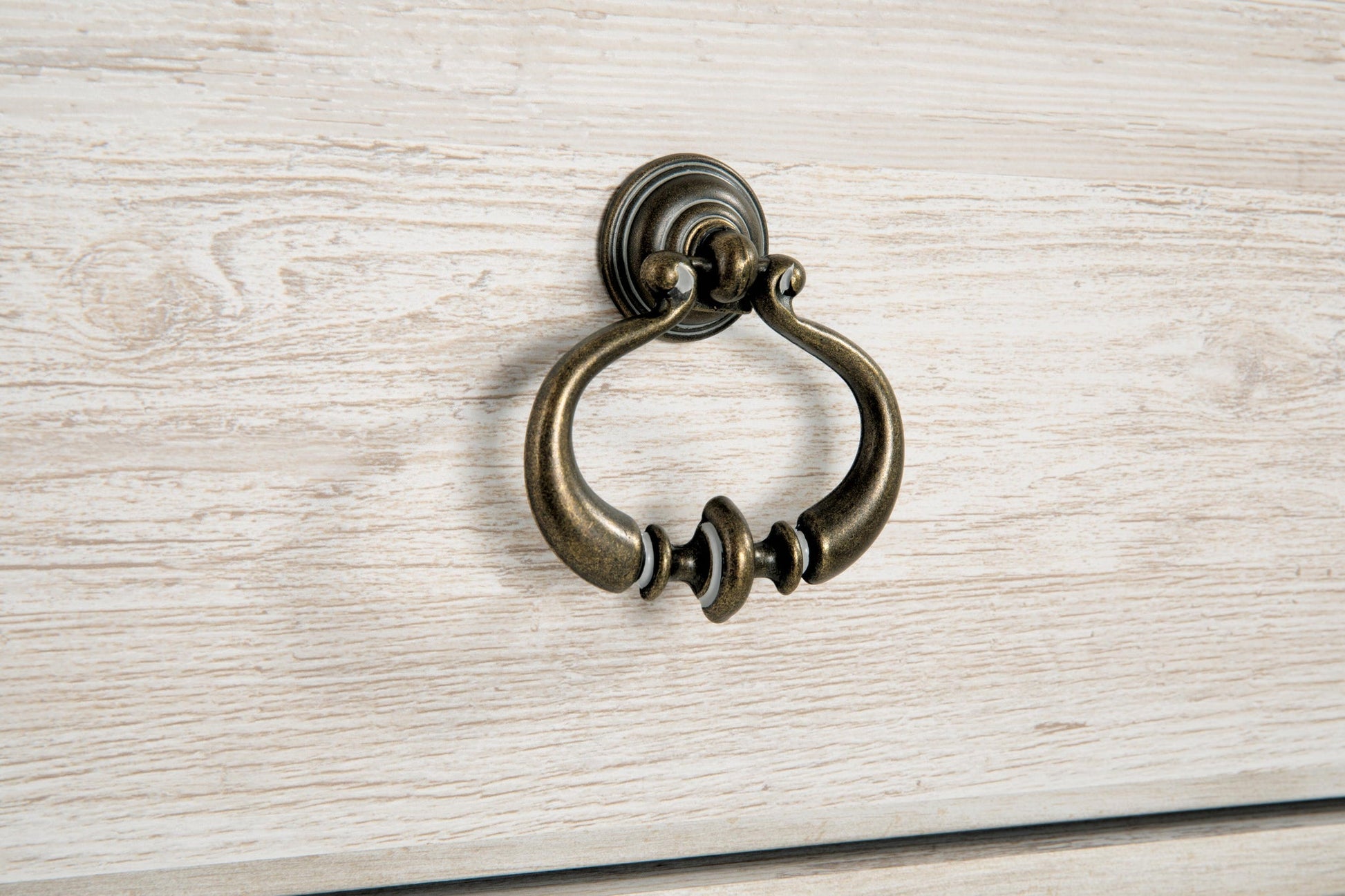 Willowton Dresser and Mirror - Discount Furniture Connection
