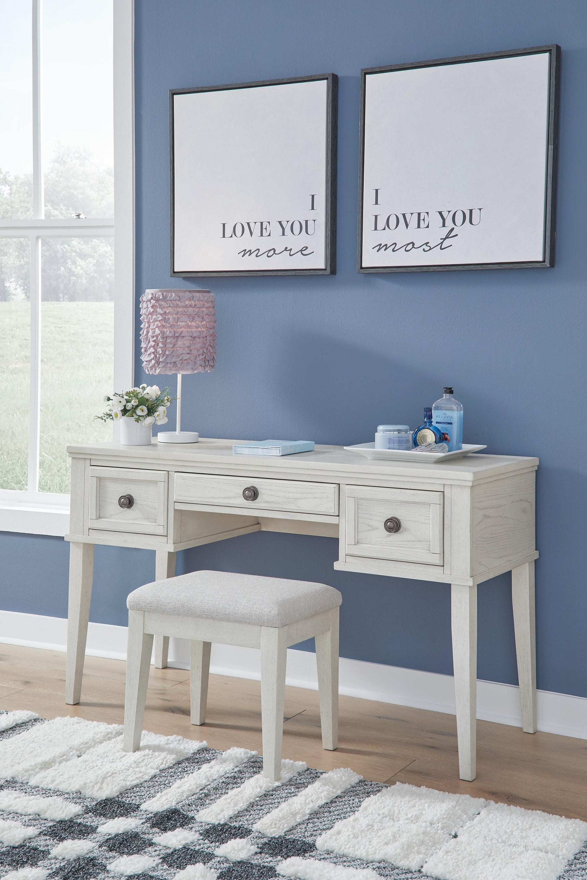 Robbinsdale Vanity/UPH Stool (2/CN) - Discount Furniture Connection